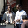 don cheadle et weysley snipes jouant aux   checs