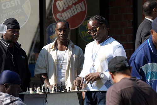 don cheadle et weysley snipes jouant aux   checs