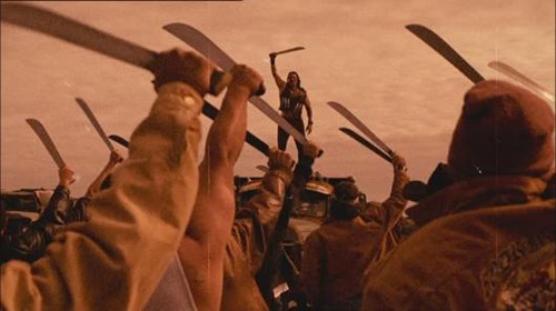machete soulevant la foule