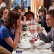 anne hathaway en face de topher grace