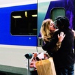 valerie bruni tedeshi et yvan attal devant le tgv
