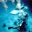 une-voiture-dans-l-eau-jpg