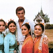 roger-moore-au-centre-jpg