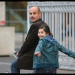 Bernard Campan et Bertille Chabert à vélo