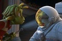 un alien devant une combinaison spatiale terrestre