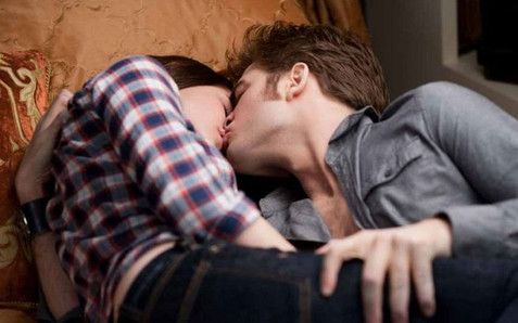 edward et bella s embrassent