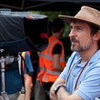 Eric Brevig porte un chapeau