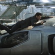 colin-farrell-sur-une-voiture-jpg