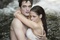 robert-pattinson-prenant-dans-ses-bras-kristen-stewart-jpg