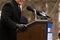 Matt Damon en train de prononcer un discours