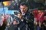 Johnny Hallyday sous la pluie