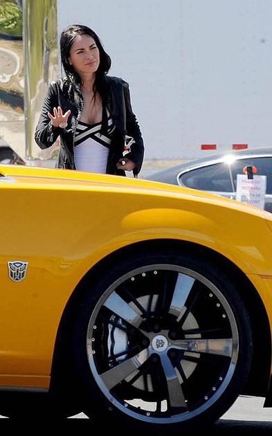 megan fox derri  re bumble bee
