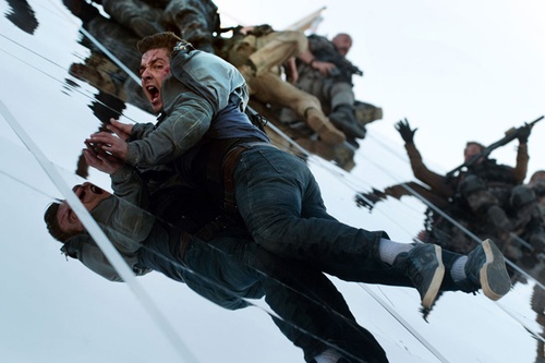 shia-labeouf-en-pleine-glissade-jpg
