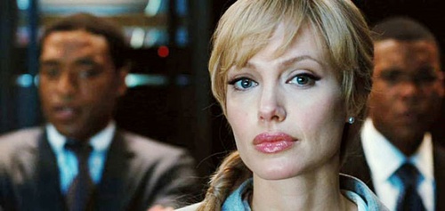 angelina jolie chiwetel ejifor en fond