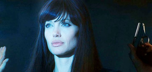 angelina jolie se rendant
