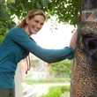 julia roberts touchant un elephant