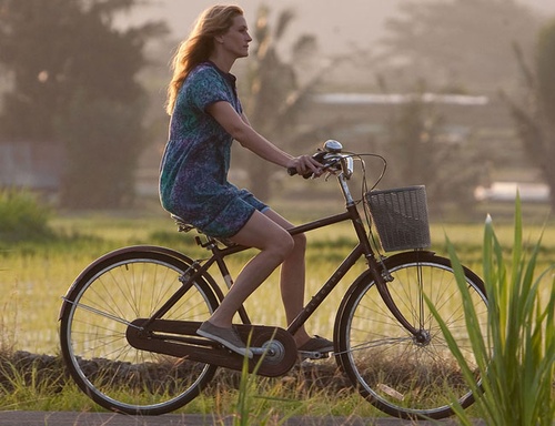 l actrice a velo