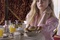 Elle Fanning à table