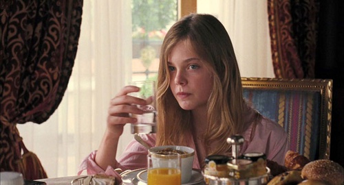 Elle Fanning au petit-déjeuner