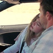 Stephen Dorff et Elle Fanning dans la voiture
