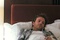 Stephen Dorff allongé sur le lit