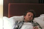 Stephen Dorff allongé sur le lit