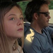 Stephen Dorff et Elle Fanning dans une voiture