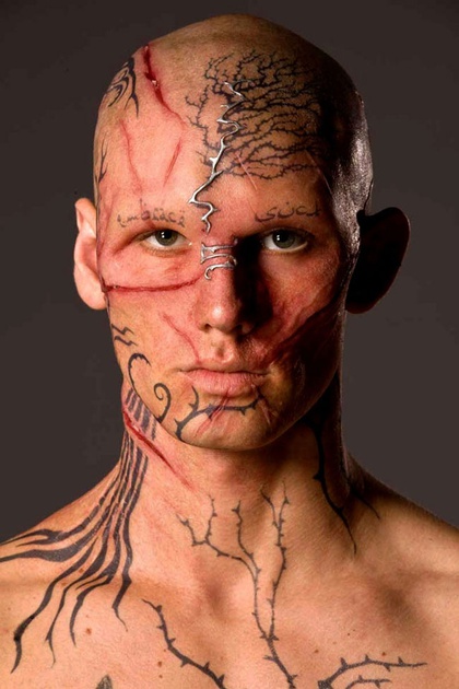alex pettyfer en monstre
