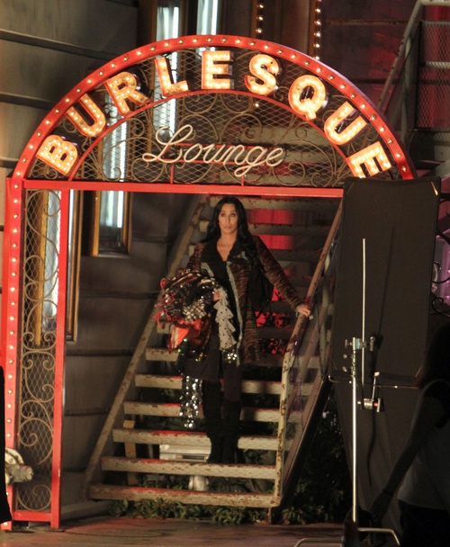 cher dans son bar