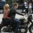 christina aguilera et cam gigandet a moto