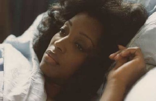 Wilhelmenia Fernandez dans son lit