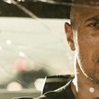 dwayne johnson suivi par les flics