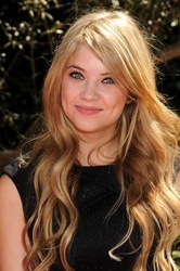  Ashley Benson