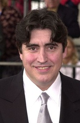  Alfred Molina