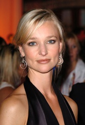  Kari Matchett