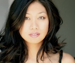  Liza Lapira