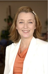  Lesley Manville