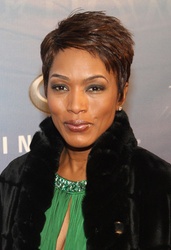  Angela Bassett