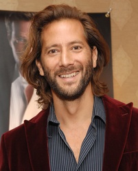  Henry Ian Cusick