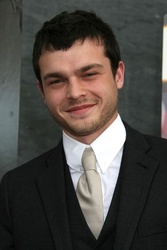  Alden Ehrenreich 