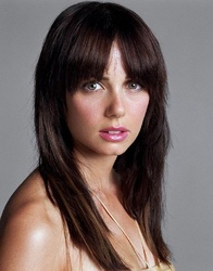  Mia Kirshner 