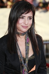  Pamela Adlon 