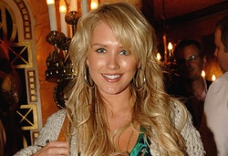  Nicky Whelan