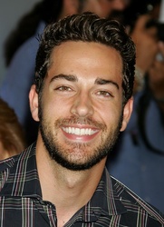  Zachary Levi