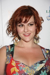  Sara Rue