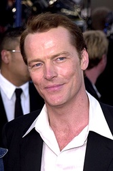  Iain Glen
