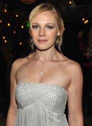  Emma Bell