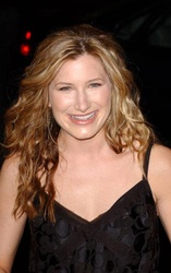  Kathryn Hahn