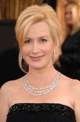  Angela Kinsey