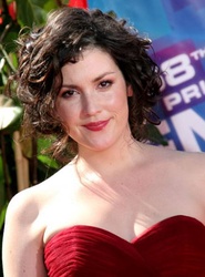  Melanie Lynskey